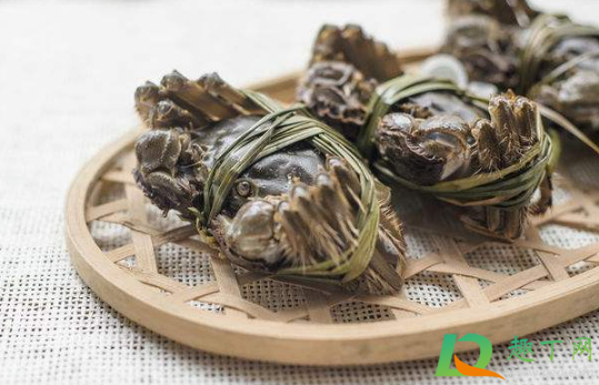 螃蟹绳子不解开可以洗吗(洗螃蟹时绳子要解开吗)