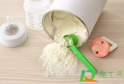 开罐奶粉起坨坨是什么原因(奶粉打开起坨坨是什么原因)