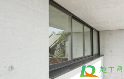 窗户上的水泥砂浆可以清理掉吗(窗户上水泥用什么可以清理掉)