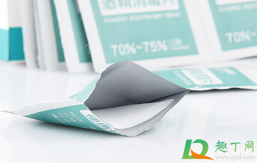 酒精棉片消毒后干了还有酒精残留么(酒精棉片过期了还能消毒吗)