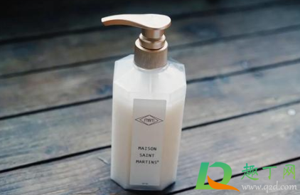 偶尔用一次沐浴露洗脸会不会有事(第一次用沐浴露洗脸会导致什么)