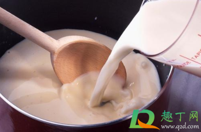 纯牛奶可以煮开沸腾吗(纯牛奶可以直接煮沸吗) 纯牛奶可以煮开沸腾吗(纯牛奶可以直接煮沸吗)