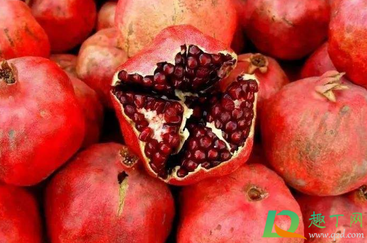 石榴裂开是熟了吗(石榴成熟后为什么会裂开)