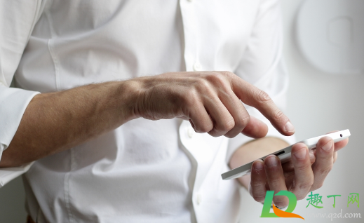 手机进水用什么风吹好一点(手机进水可以用电风吹吗)