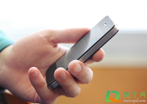 手机进水几天能自己蒸发吗(手机进水不管它以后水会蒸发吗)