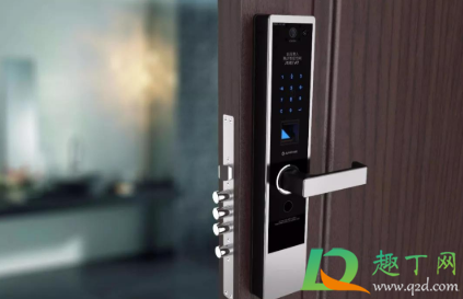 防盗门密码锁没电了有应急电源吗(密码锁防盗门电池快没电了有提示吗)