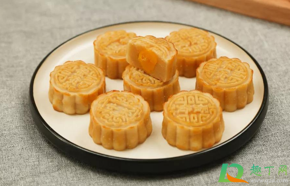 月饼大的好吃还是小的好吃(什么样的月饼比较好吃)