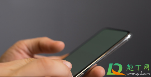 手机进水没坏可以充电吗(手机进水没办法充电)