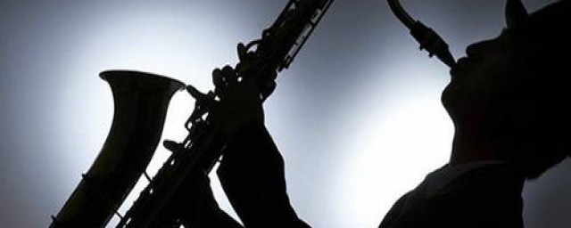 萨克斯风基本功练习(初学萨克斯气息训练的方法)