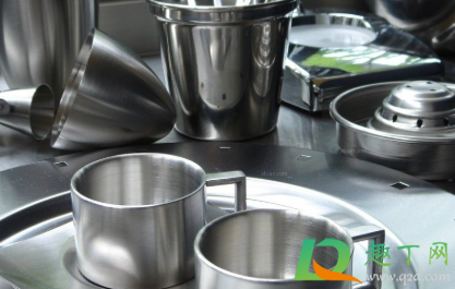 新不锈钢锅黑色的东西怎么洗(不锈钢锅洗完有黑色)