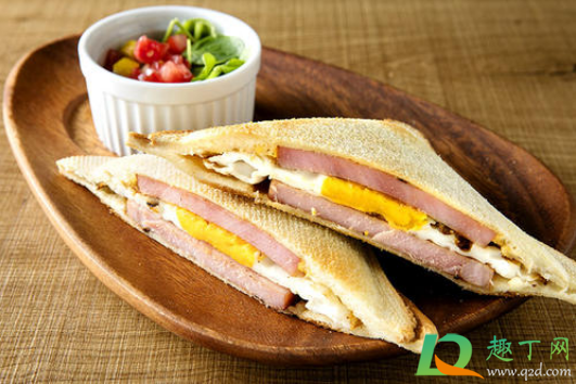 三明治机做三明治鸡蛋要先煎好吗(用三明治机煎鸡蛋需要多长时间)