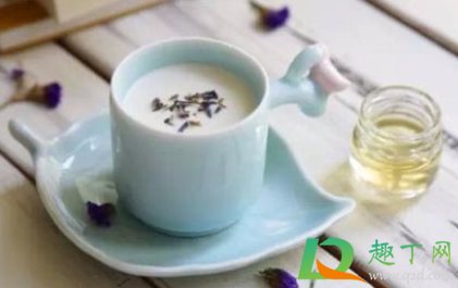 纯牛奶可以煮开沸腾吗(纯牛奶可以直接煮沸吗)