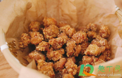 纸袋装的东西可以放微波炉热吗(微波炉可以用纸袋子装着加热吗)