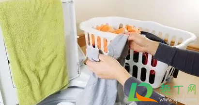 衣服上的油渍怎么去除小窍门用牙膏可以吗(牙膏为什么可以去衣服上的油渍)