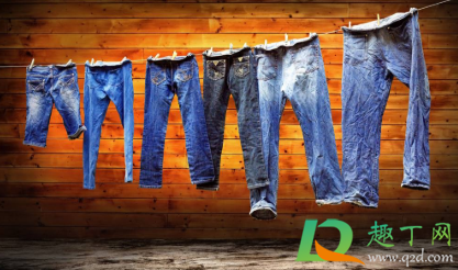 怎么洗牛仔裤不会硬邦邦的(牛仔裤洗完硬硬的)