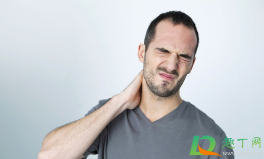 落枕了怎么快速好起来(一侧落枕了怎么快速好起来)