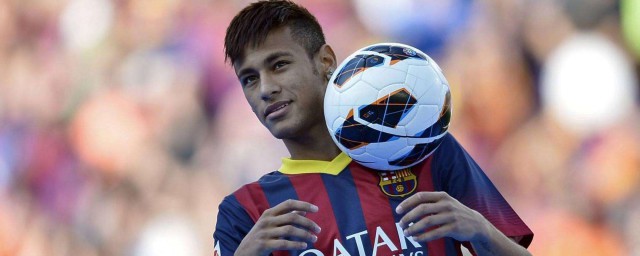 他是什么时候进入巴西国家足球队的(巴西足球国家队成员)