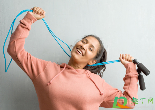 跳绳减肥连续跳还是分开跳(跳绳减肥是连续跳还是分组跳)