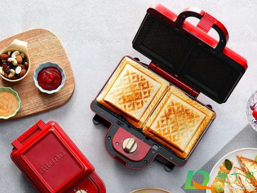 三明治机做三明治要几分钟(三明治机几分钟做好)