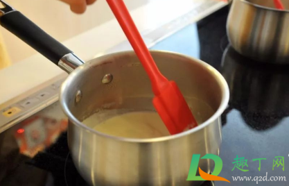 煮牛奶成豆腐状是怎么回事(为什么牛奶煮了像豆腐) 煮牛奶成豆腐状是怎么回事(为什么牛奶煮了像豆腐)