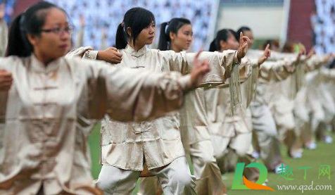 八段锦可以晚上做吗(八段锦可以在晚上做吗?)