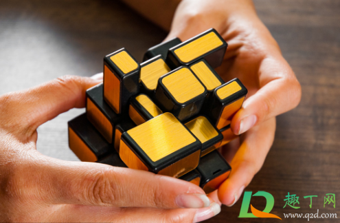魔方盖子掉了怎么配对(魔方组装错了怎么拆)