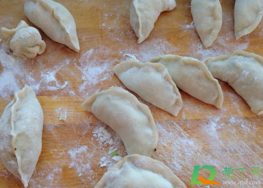 饺子皮烫面做好不好(面烫熟做饺子皮可以吗)