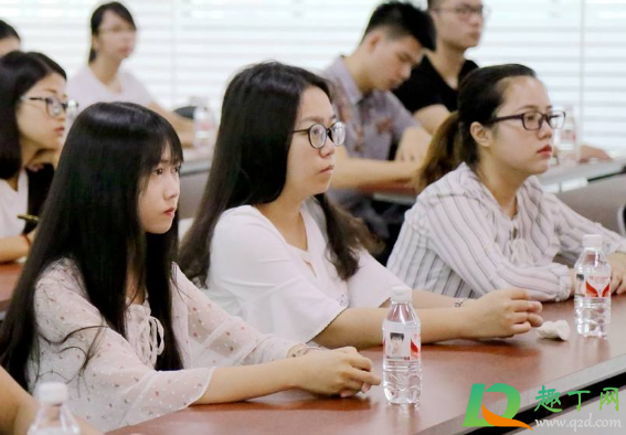 大学生国庆只放一天假是真的吗(国庆就放一天假合理吗)