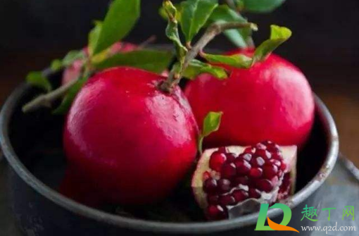 石榴是吃果肉还是汁(吃石榴吃果肉还是只把石榴汁吸出来就好)