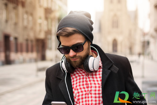 头戴式耳机跑步怎么样(跑步头戴式耳机什么牌子好)