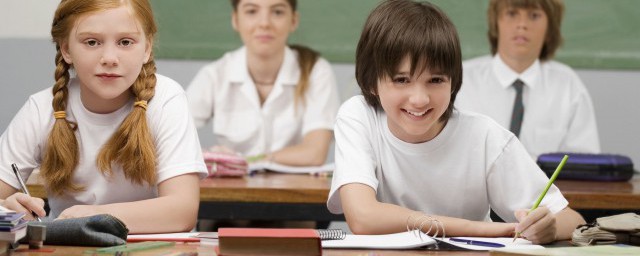 小孩几岁上一年级(2022年国家规定小孩几岁上一年级)