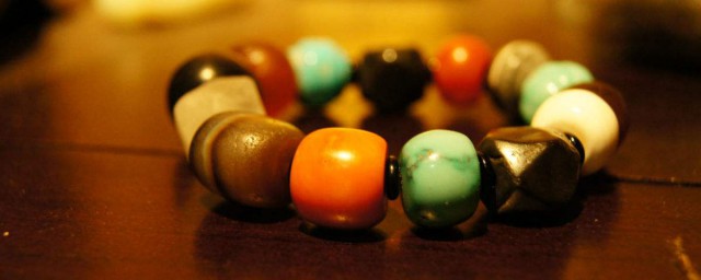 多宝手串到底怎么搭配好(多宝手串颜色搭配)