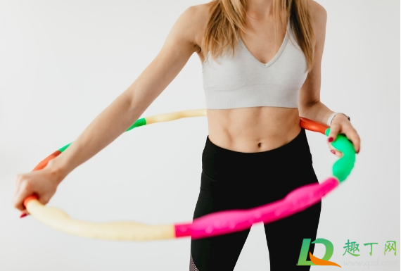 转呼啦圈要左右互相转吗(转呼啦圈是左右转还是前后转)