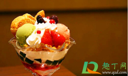 衣服上的冰淇淋用什么洗得掉(衣服被冰淇淋沾脏了该怎么洗)