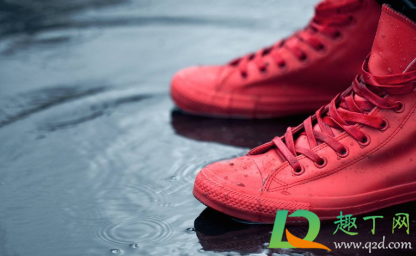 皮鞋泡水了怎么让他变干(皮鞋泡湿如何干燥) 皮鞋泡水了怎么让他变干(皮鞋泡湿如何干燥)