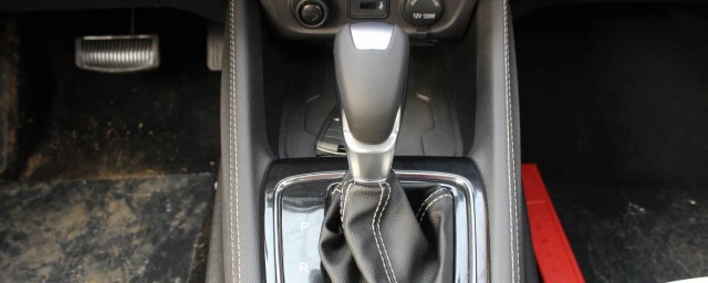 手自一体开上坡的步骤(手自一体手动上坡下坡怎)