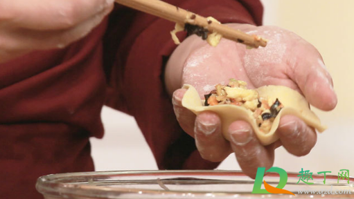 饺子皮烫面做好不好(面烫熟做饺子皮可以吗)