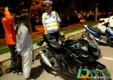 网购囚服骑摩托炸街违法吗 网购囚服骑摩托炸街违法吗