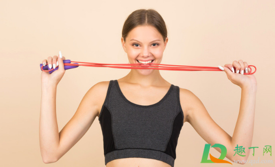 跳绳减肥一天跳多少个(大体重跳绳减肥一天跳多少个)