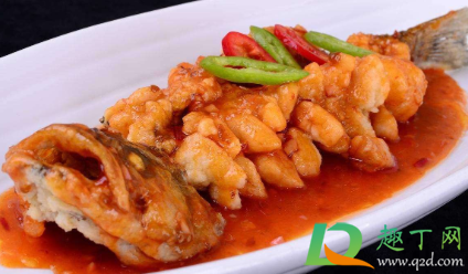 鱼刺卡喉咙自救有妙招不去医院(鱼刺卡喉咙左边自救有妙招)