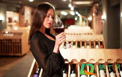 红酒喝了后劲大怎么解酒(红酒喝多了难受怎么解酒) 红酒喝了后劲大怎么解酒(红酒喝多了难受怎么解酒)