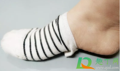 袜子滑到脚底怎么解决(脚在袜子里打滑怎么办) 袜子滑到脚底怎么解决(脚在袜子里打滑怎么办)