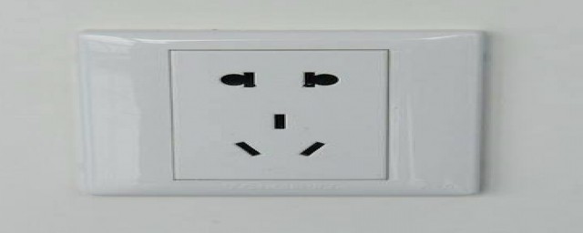 高度根据是放在电视柜上还是墙上而定(电视墙柜子高度)