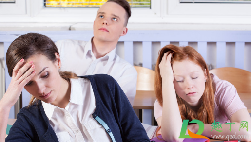 上课犯困怎么办(上课犯困怎么办怎样才能不困)