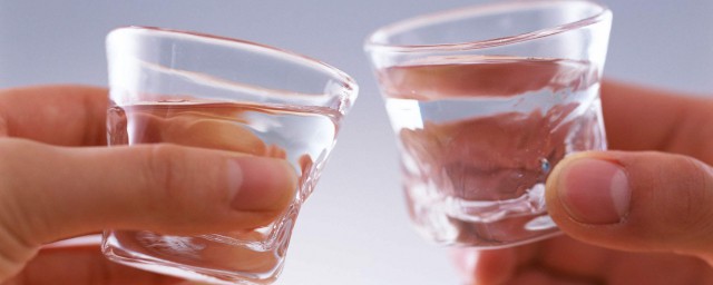 看酒精量来衡量(酒精的含量怎么测量)