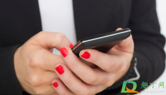 手机进水没坏可以充电吗(手机进水没办法充电)