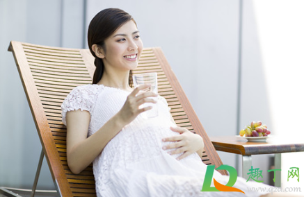 一次喝3.2L水致水中毒怎么回事(喝3000ml水中毒) 一次喝3.2L水致水中毒怎么回事(喝3000ml水中毒)