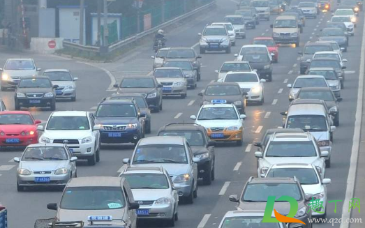 2020年国庆提前一天走人多不多(2020国庆旅游人多吗)