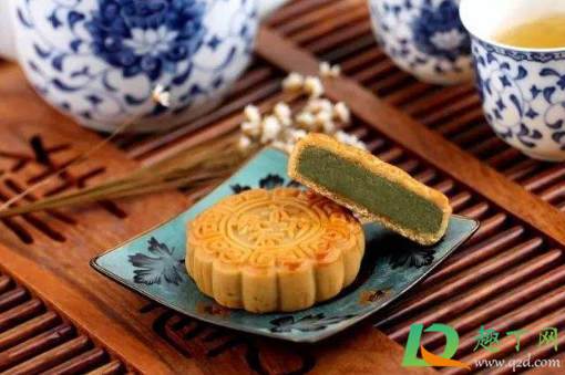 月饼大的好吃还是小的好吃(什么样的月饼比较好吃)