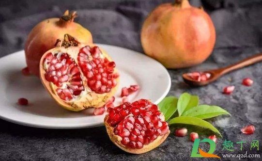 石榴什么样子是熟了(石榴熟了是什么样的)